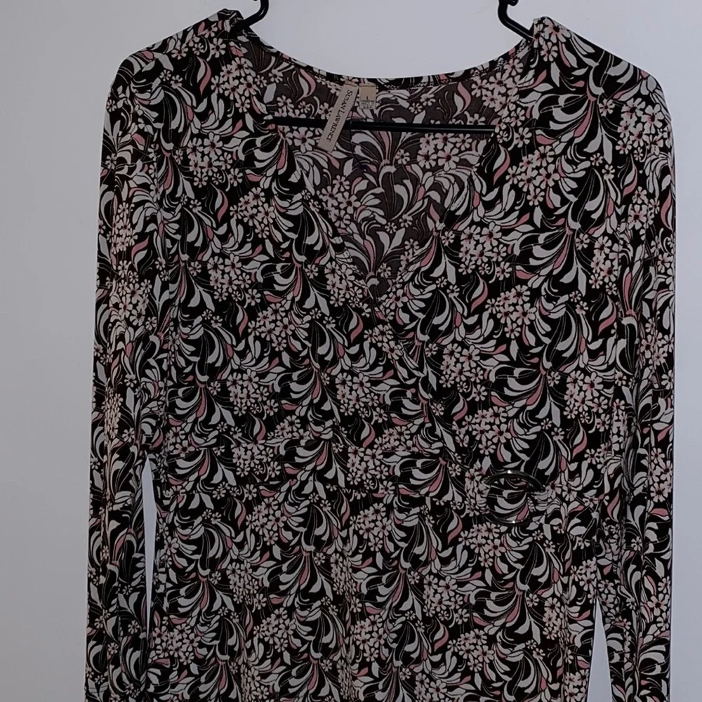 Vintage Susan Lawrence V Neck Tan/Pink Buckle Top - Picture 4 of 5